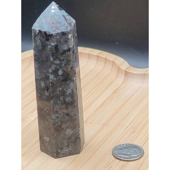 Yooperlite Crystal Tower, 92G, UV Reactive - Picture 4 of 4